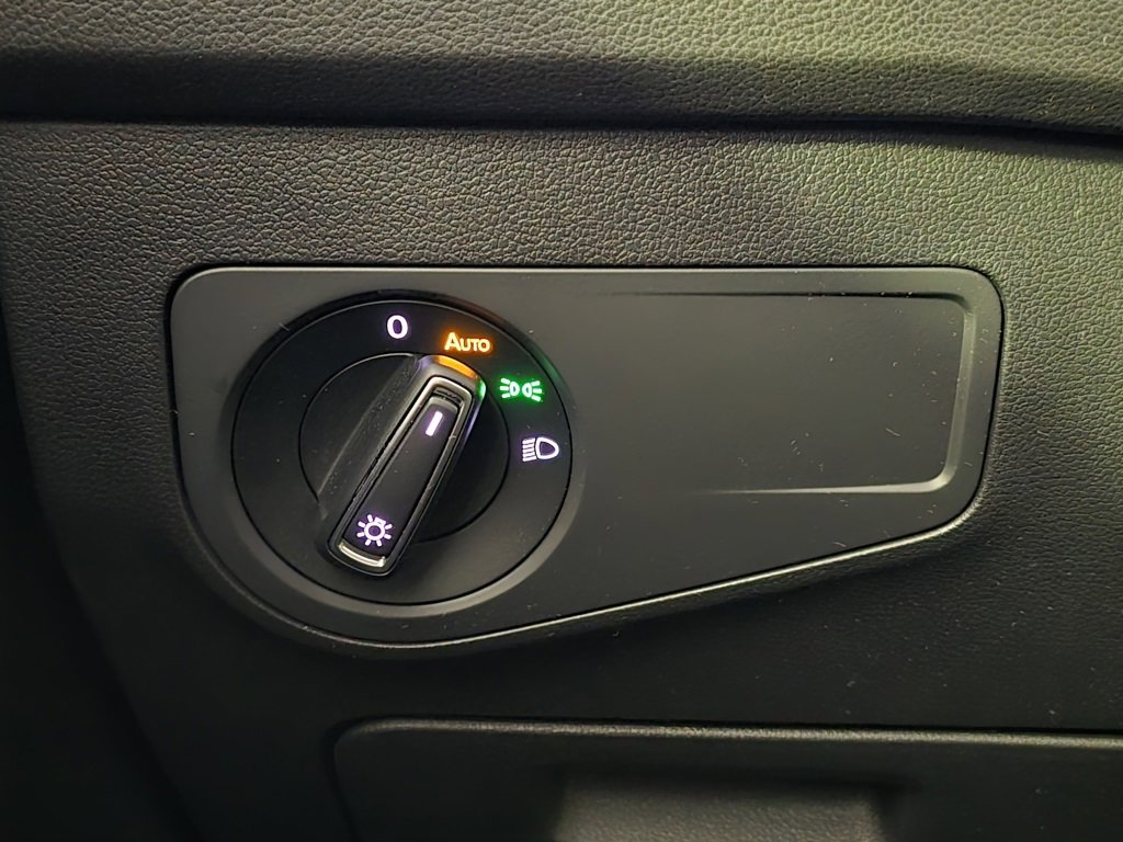 Used 2022 Volkswagen Tiguan SE image 21