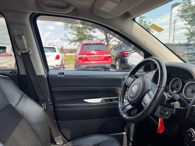 Used 2014 Jeep Compass Latitude w/ Sun/Sound Group AWD/4WD image 28