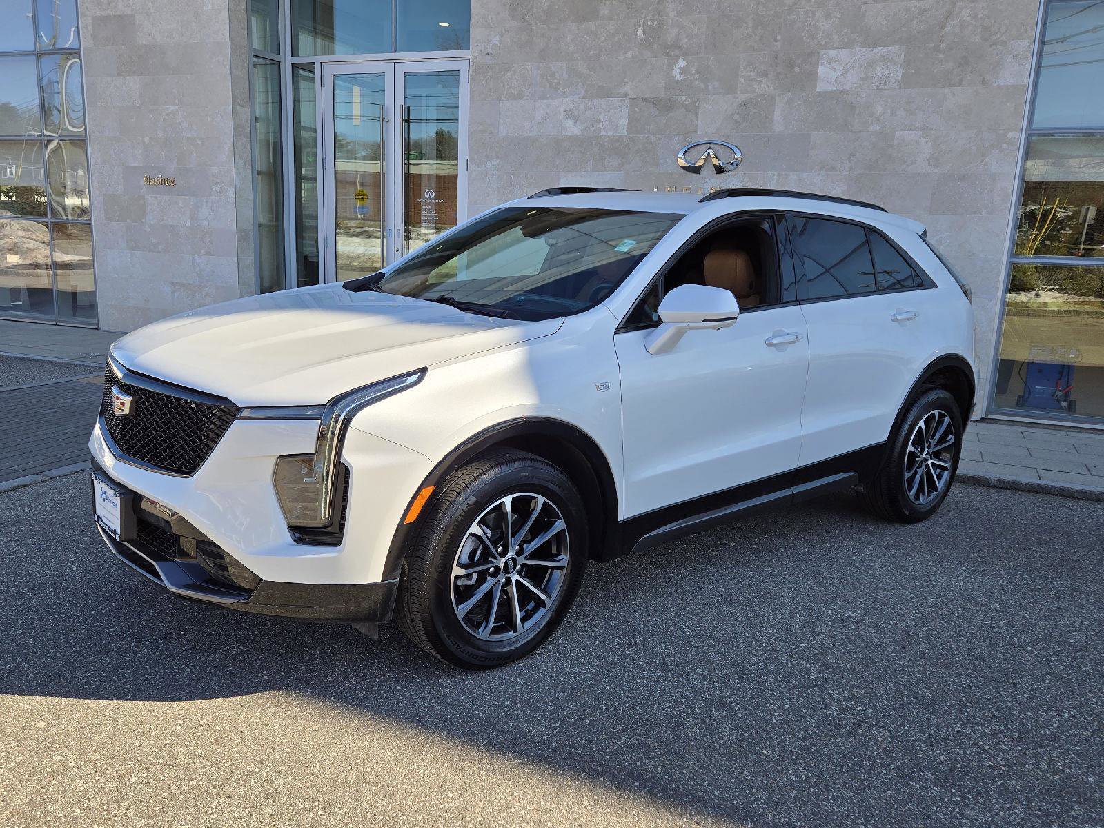 Used 2024 Cadillac XT4 Sport image 2