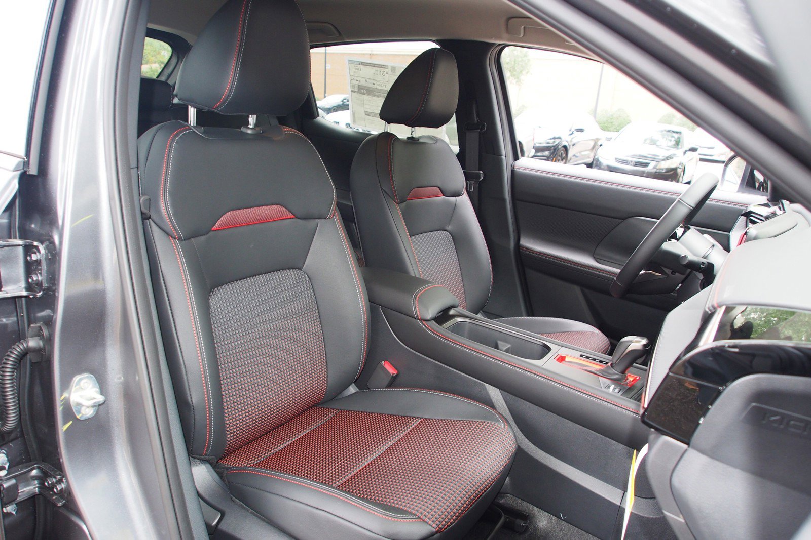 Used 2026 Nissan Kicks SR image 11