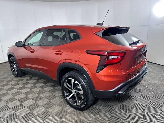 Used 2024 Chevrolet Trax RS w/ Driver Confidence Package image 5