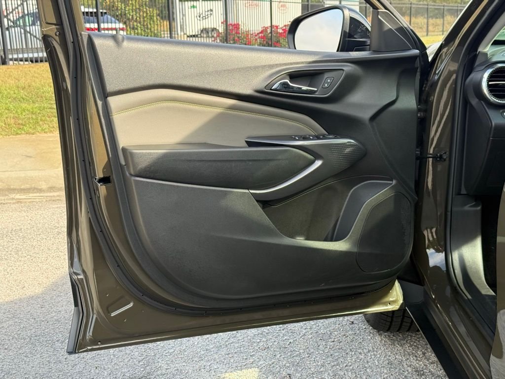 Used 2024 Chevrolet Trax ACTIV w/ Sunroof Package FWD image 21