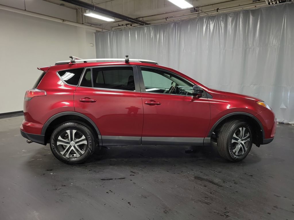Used 2018 Toyota RAV4 LE image 9