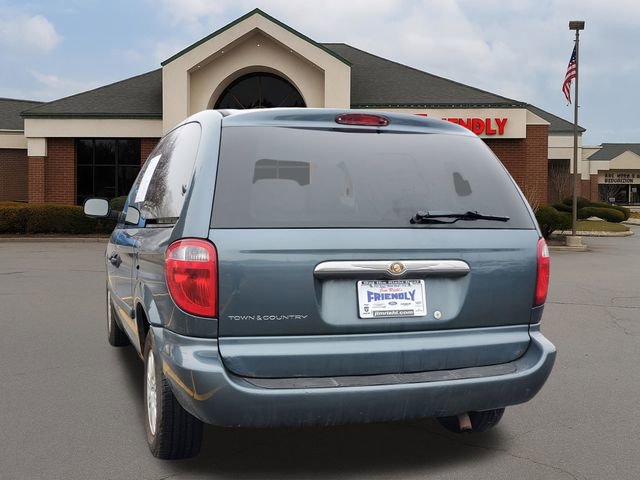 Used 2006 Chrysler Town & Country image 3