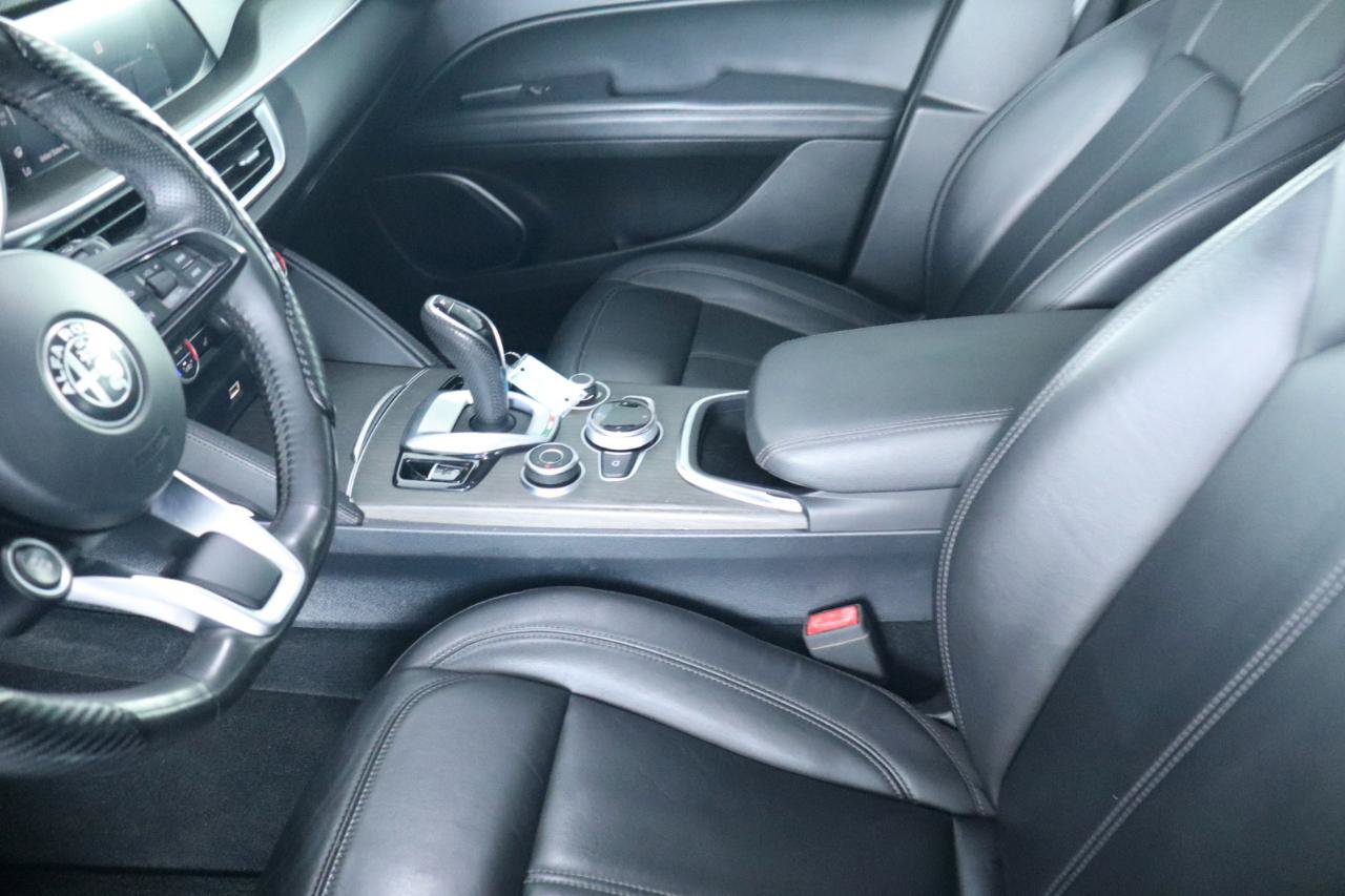 Used 2021 Alfa Romeo Stelvio Ti w/ Nero Edizione AWD/4WD image 17