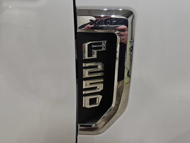 Certified 2020 Ford F250 XLT w/ FX4 Off-Road Package AWD/4WD image 40