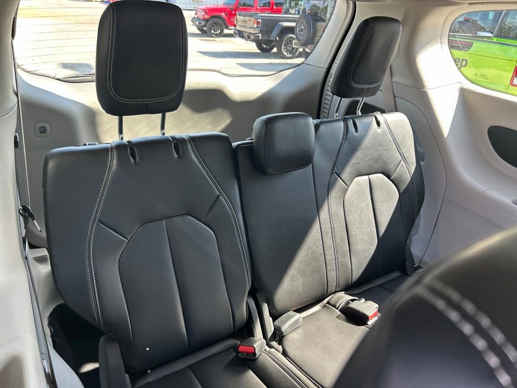 Used 2024 Chrysler Pacifica Touring-L FWD image 20