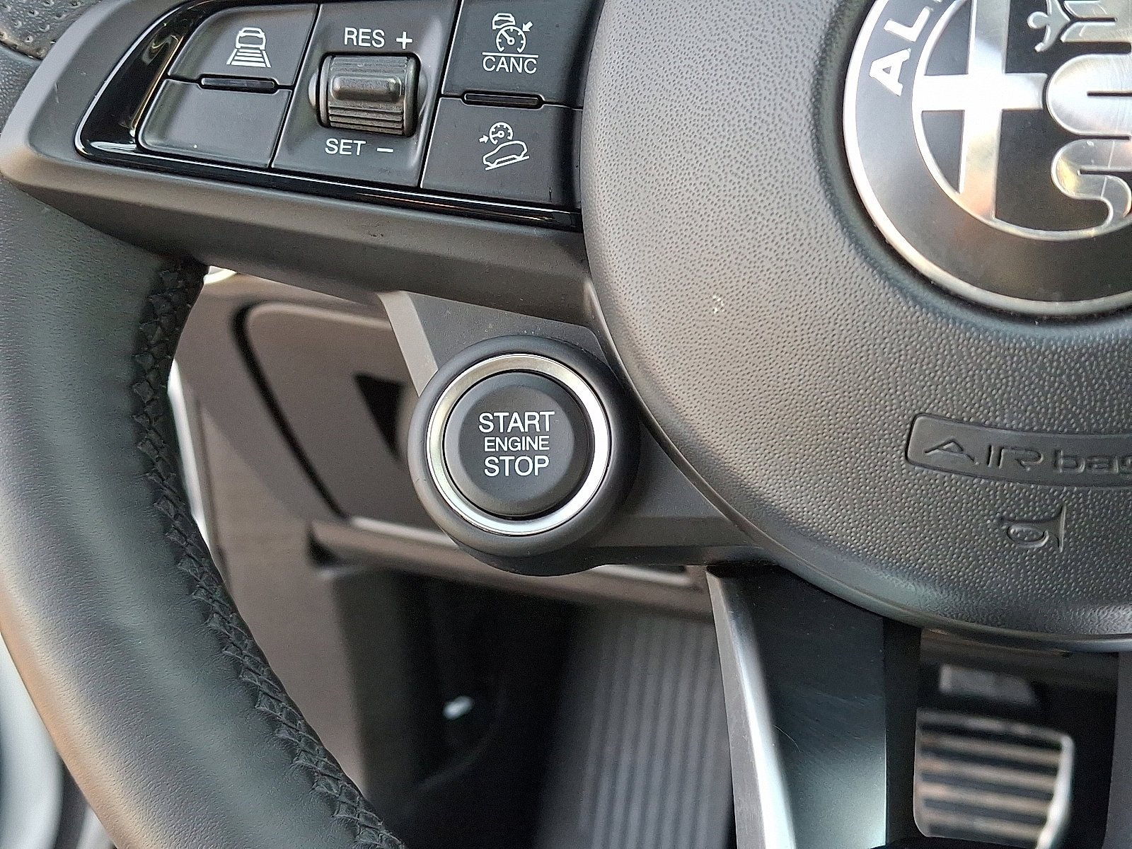 Used 2024 Alfa Romeo Stelvio Ti image 29