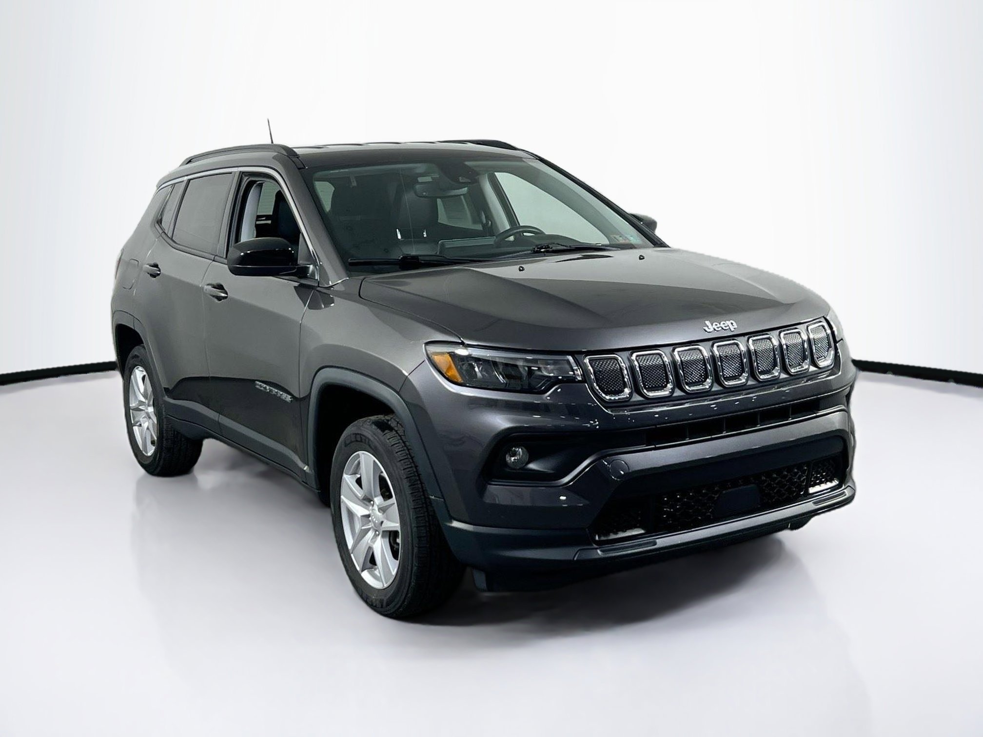 Used 2022 Jeep Compass Latitude w/ Convenience Group AWD/4WD image 3