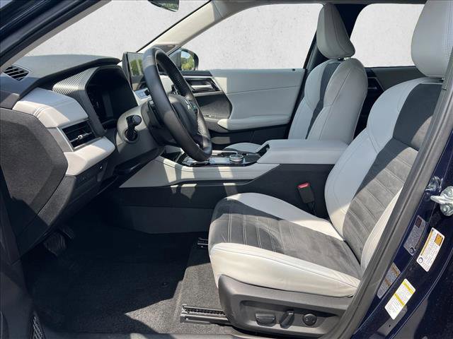 Used 2025 Mitsubishi Outlander SE image 10