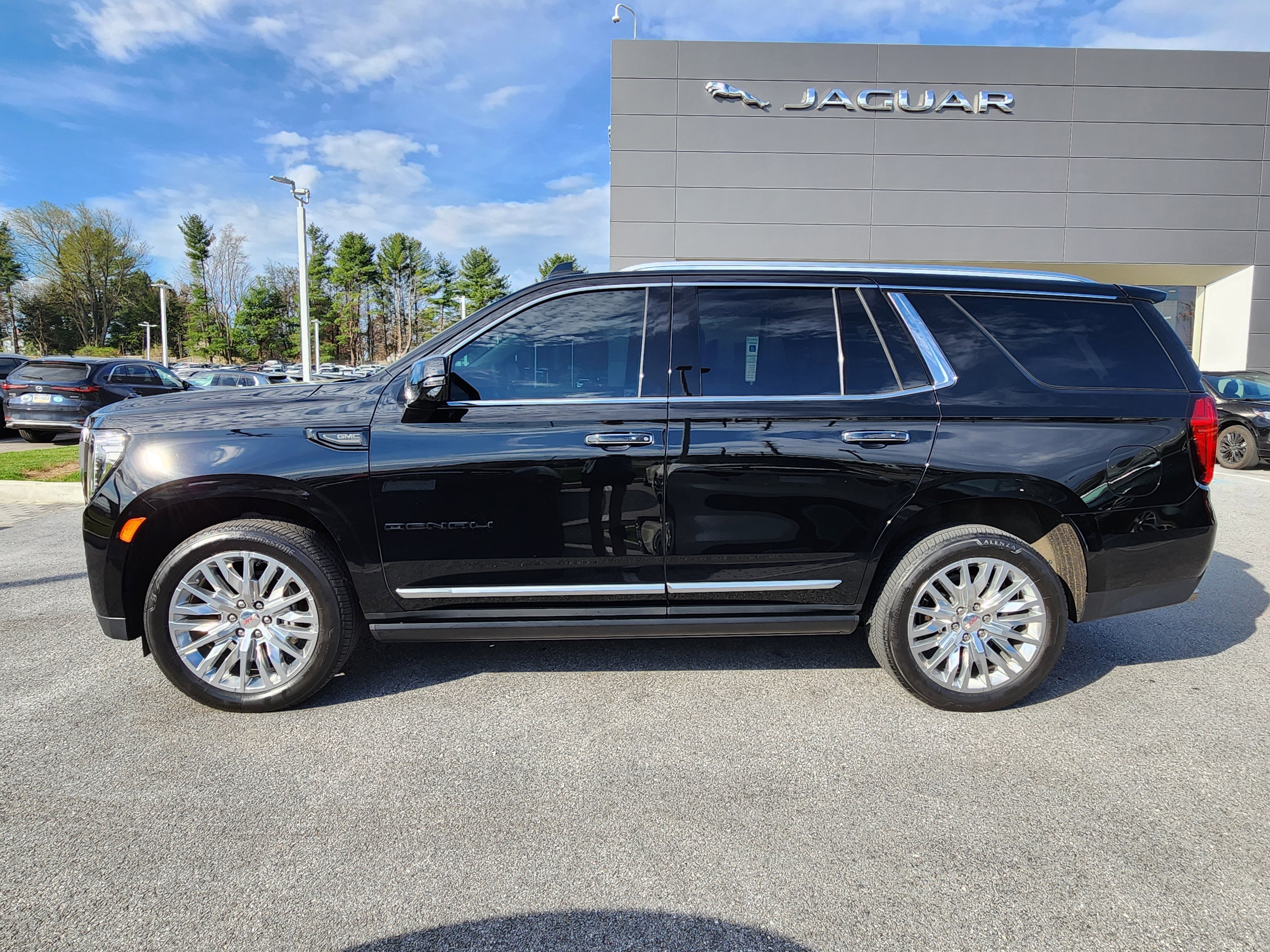 Used 2023 GMC Yukon Denali AWD/4WD image 5