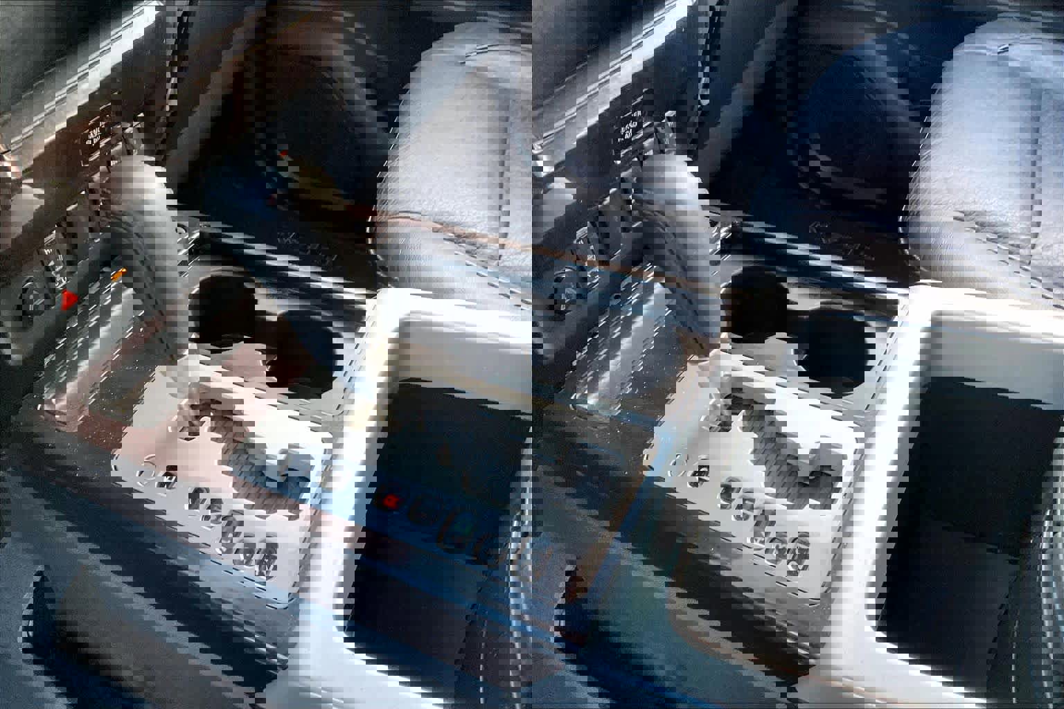 Used 2015 Nissan Titan SL w/ SL Moonroof Package image 16