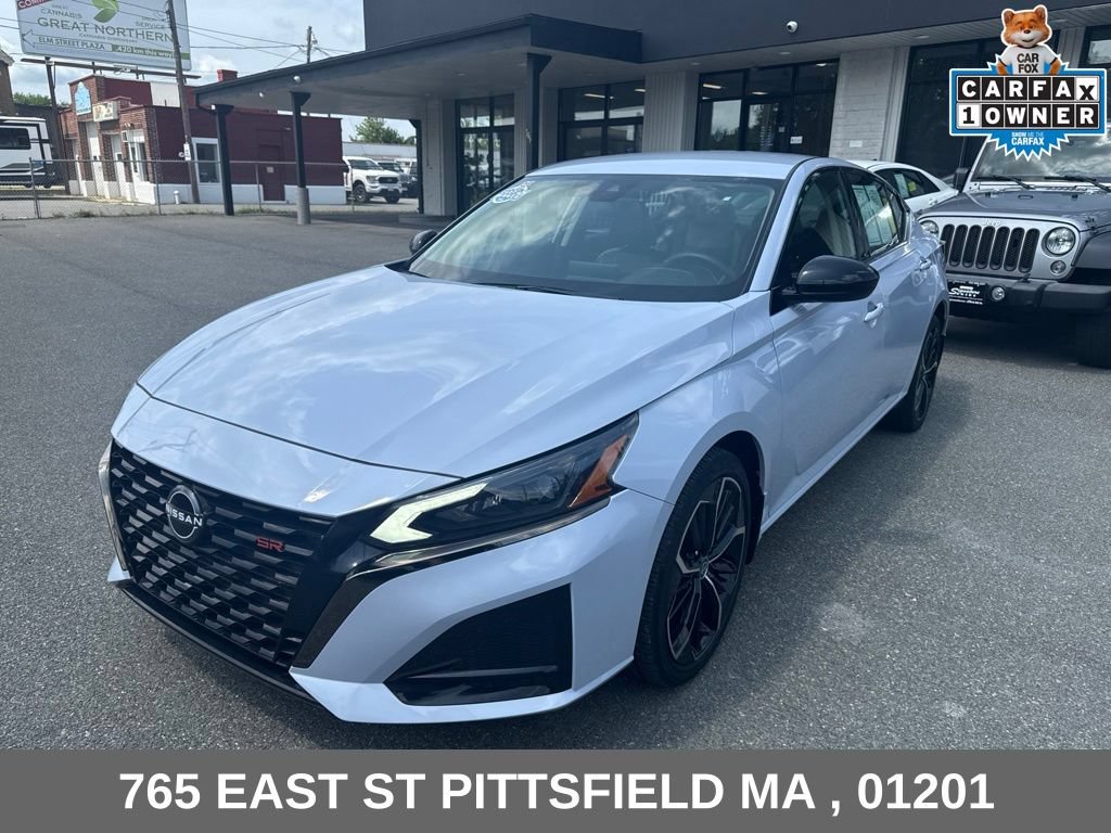 Used 2023 Nissan Altima 2.5 SR AWD/4WD image 3
