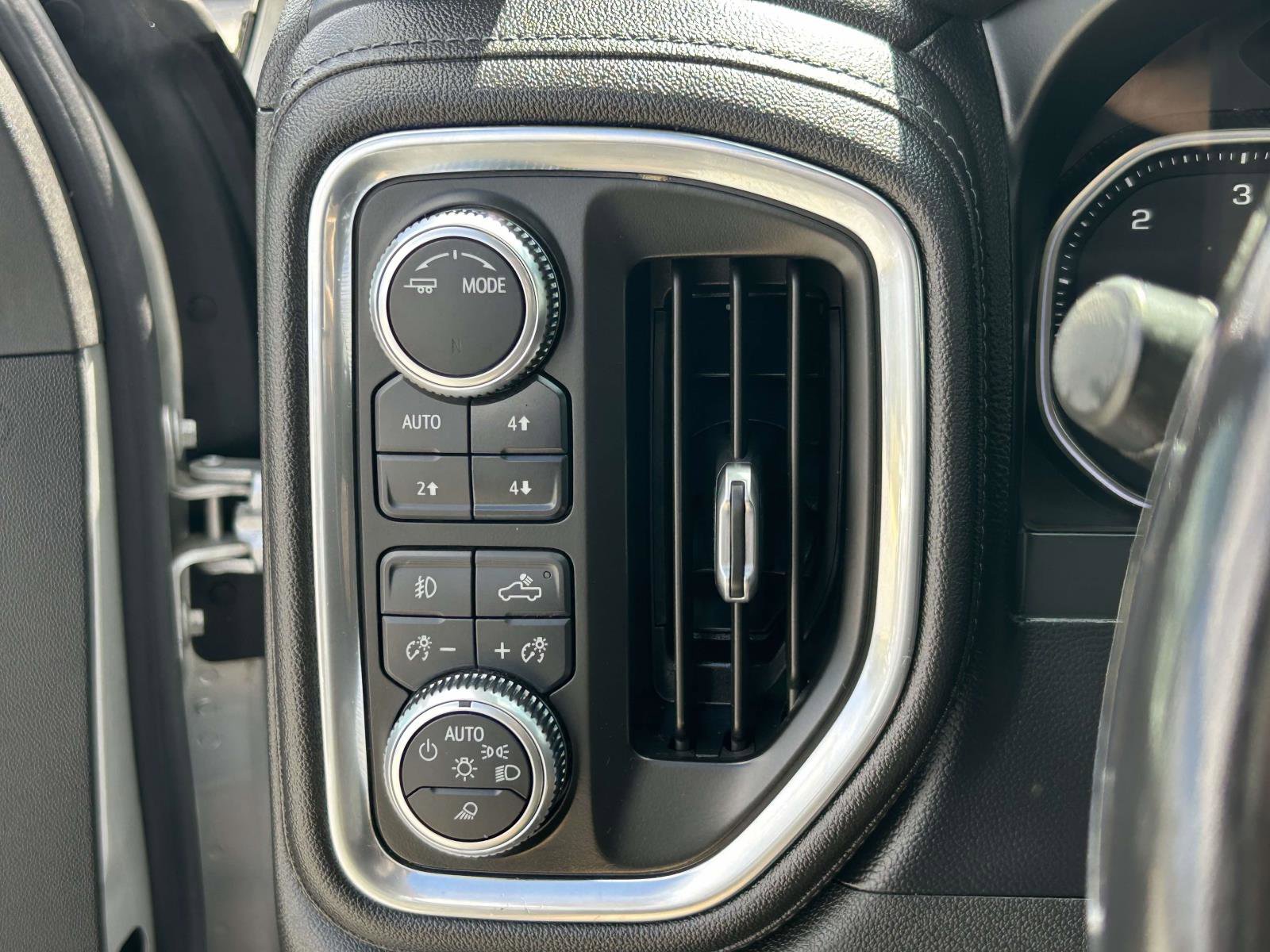 Used 2021 GMC Sierra 2500 SLT w/ SLT Premium Package image 19