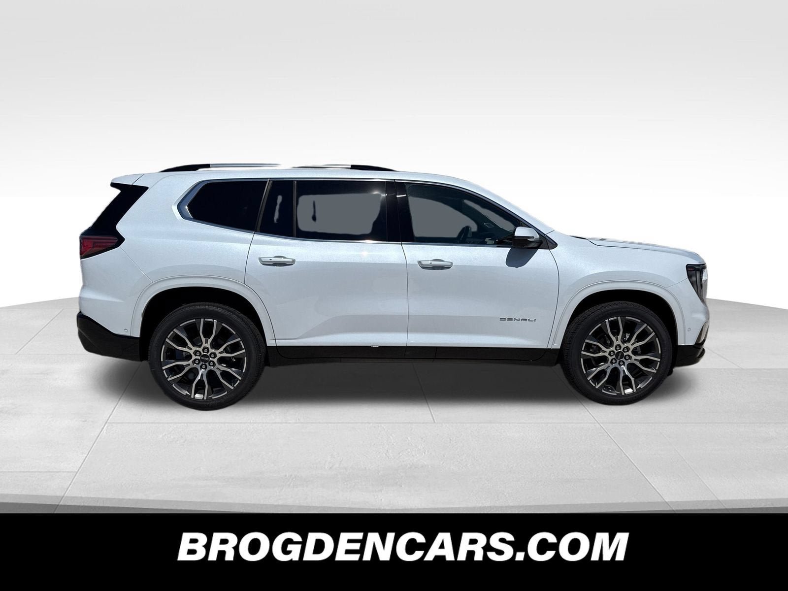 New 2026 GMC Acadia Denali Ultimate w/ LPO, All-Weather Package AWD/4WD image 2