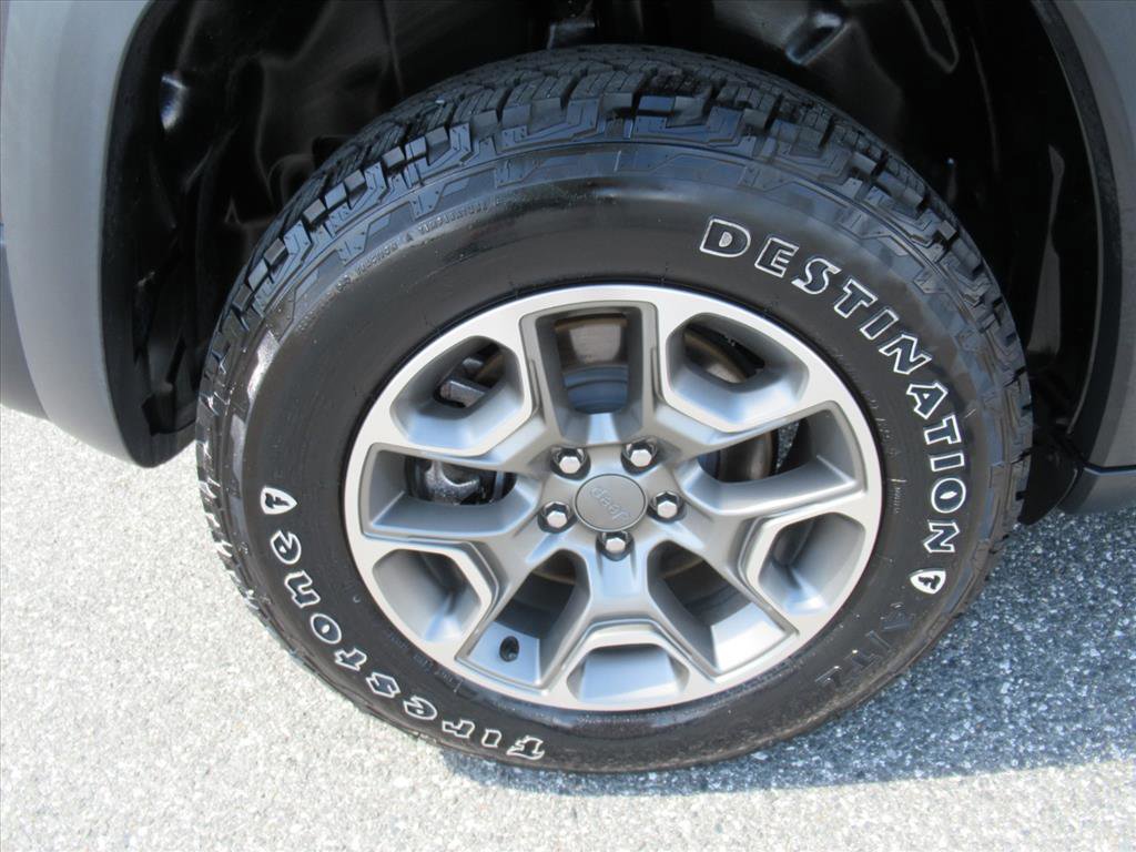 Used 2022 Jeep Cherokee Trailhawk w/ Premium Leather Package AWD/4WD image 8