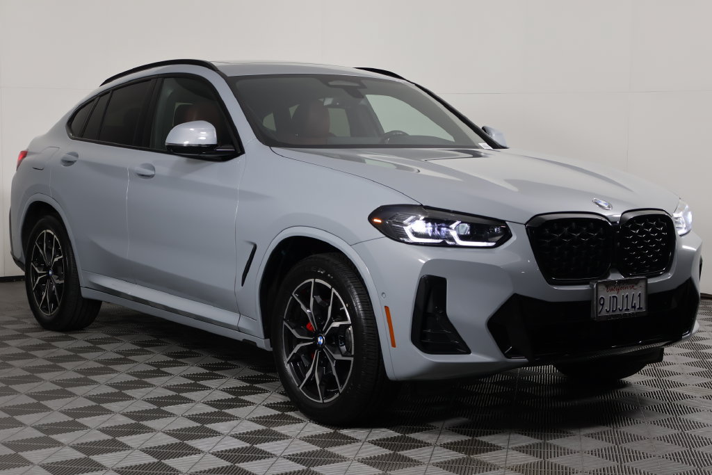 Certified 2024 BMW X4 xDrive30i w/ Premium Package AWD/4WD image 3