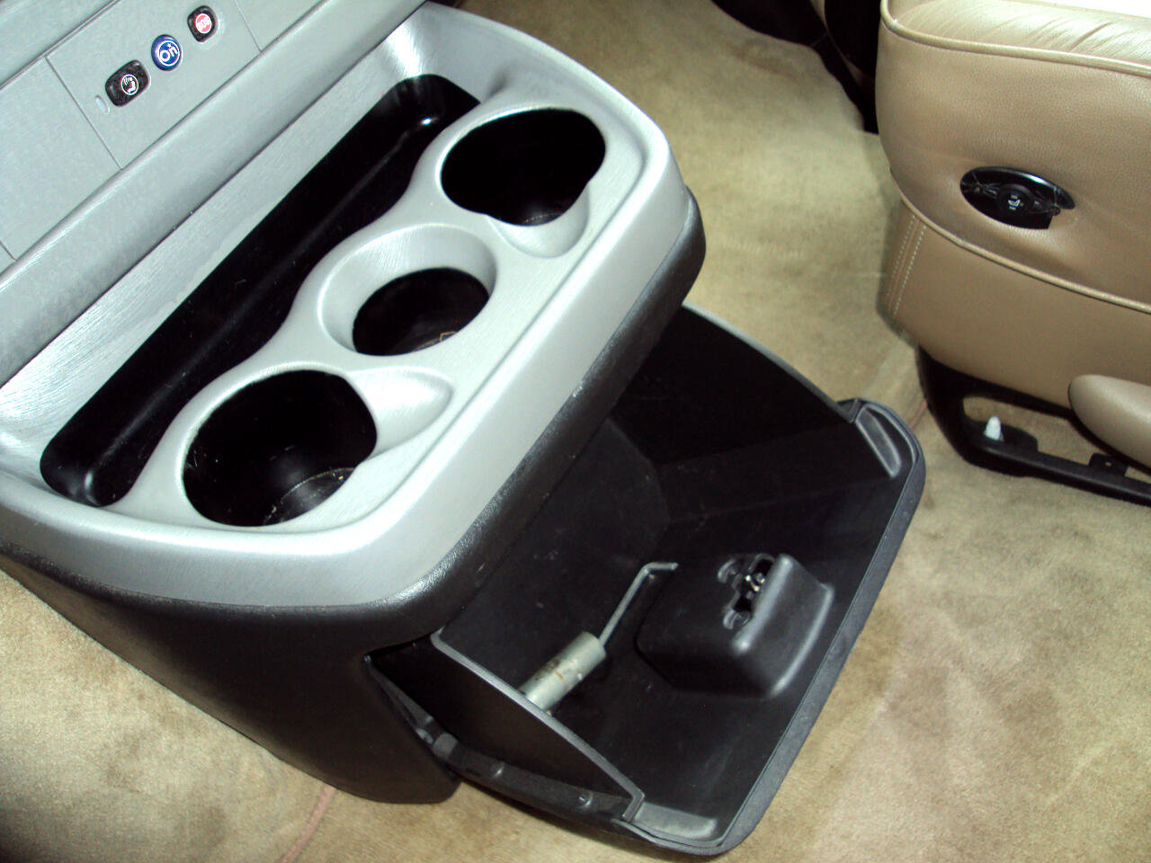 Used 2014 Chevrolet Express 1500 AWD image 28