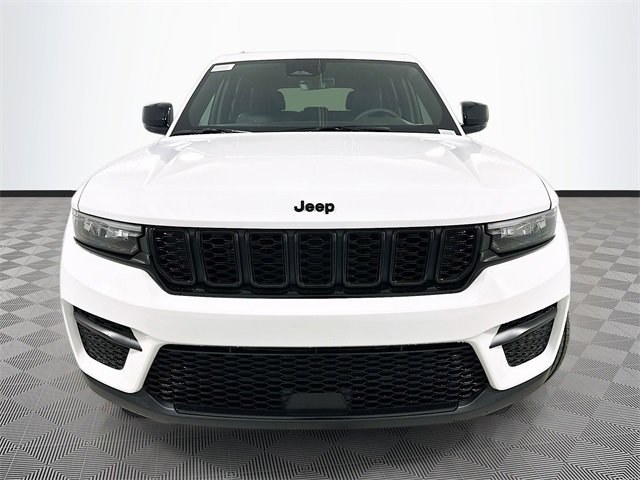 New 2025 Jeep Grand Cherokee Altitude image 2