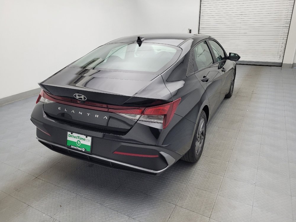 Used 2024 Hyundai Elantra SEL image 7