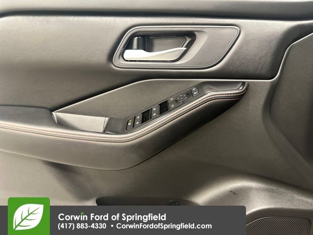 Used 2025 Nissan Rogue SV image 35