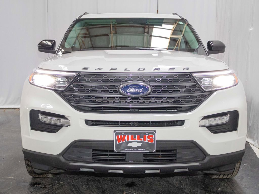 Used 2022 Ford Explorer XLT w/ Equipment Group 202A image 2