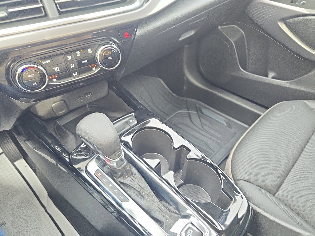 Used 2025 Chevrolet Trax ACTIV w/ Sunroof Package image 27