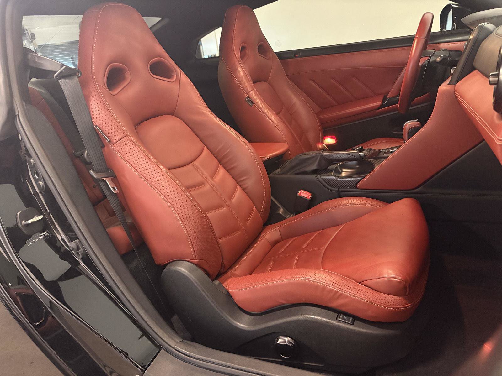 Used 2024 Nissan GT-R Premium w/ Premium Interior Package AWD/4WD image 38