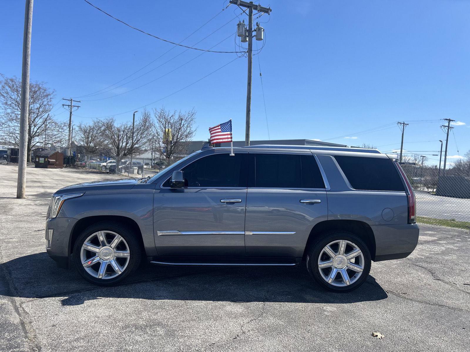 Used 2018 Cadillac Escalade Luxury AWD/4WD image 8