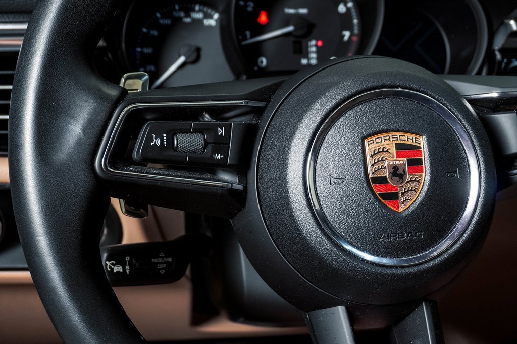Certified 2025 Porsche Macan image 20