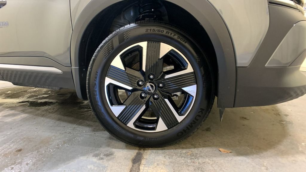 Used 2025 Nissan Kicks SV w/ SV Premium Package image 9