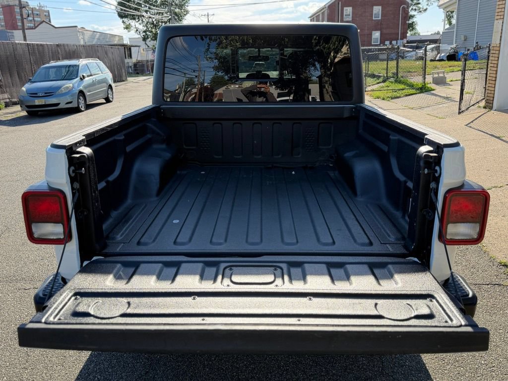 Used 2022 Jeep Gladiator Sport AWD/4WD image 9