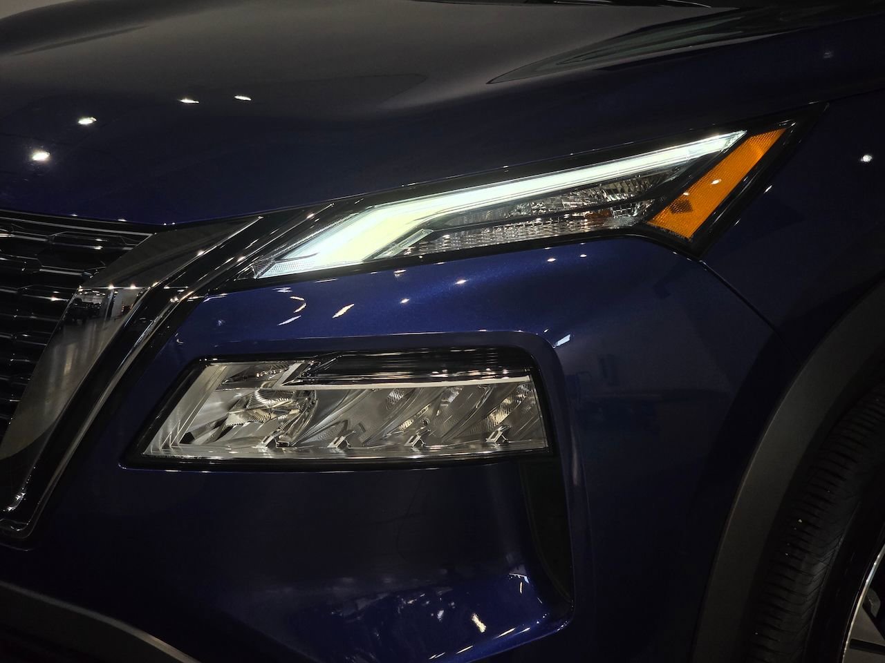 Used 2023 Nissan Rogue SV image 13