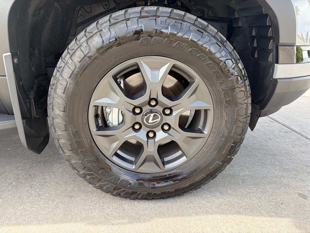 Used 2025 Lexus GX 550 AWD/4WD image 13