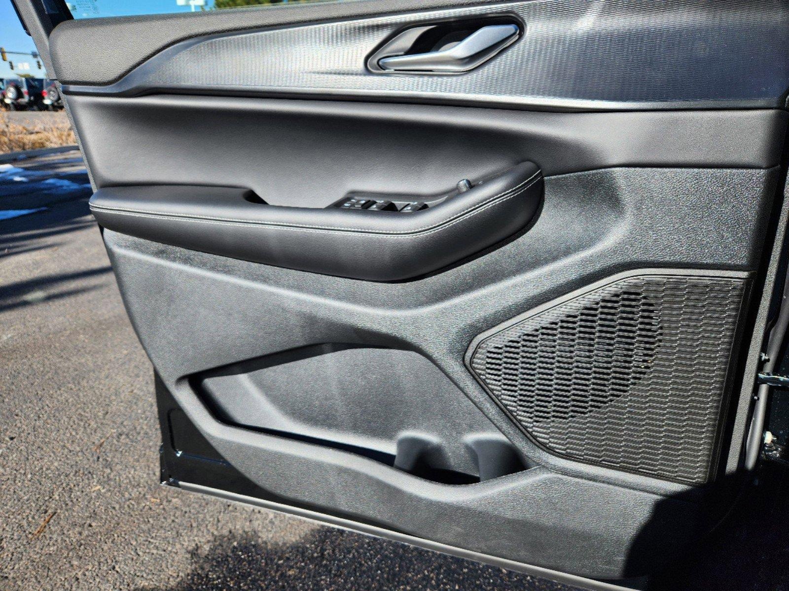 New 2025 Jeep Grand Cherokee Altitude image 11