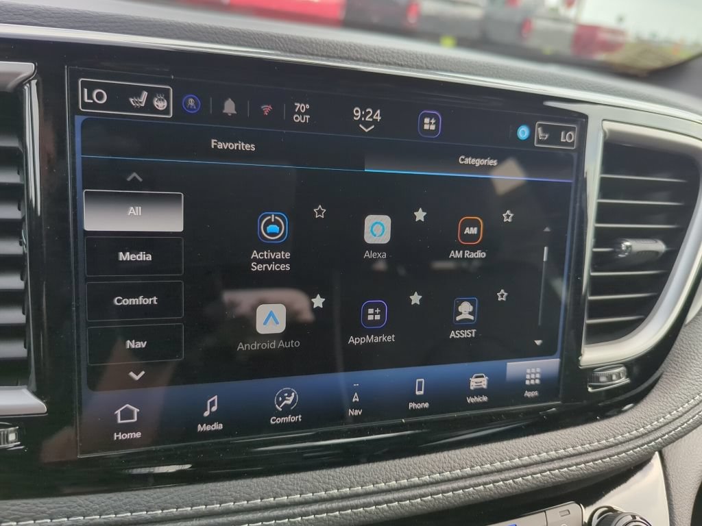 New 2027 Chrysler Pacifica Limited AWD/4WD image 16