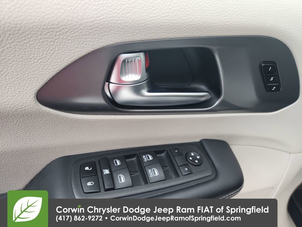 Used 2023 Chrysler Pacifica Touring-L image 20
