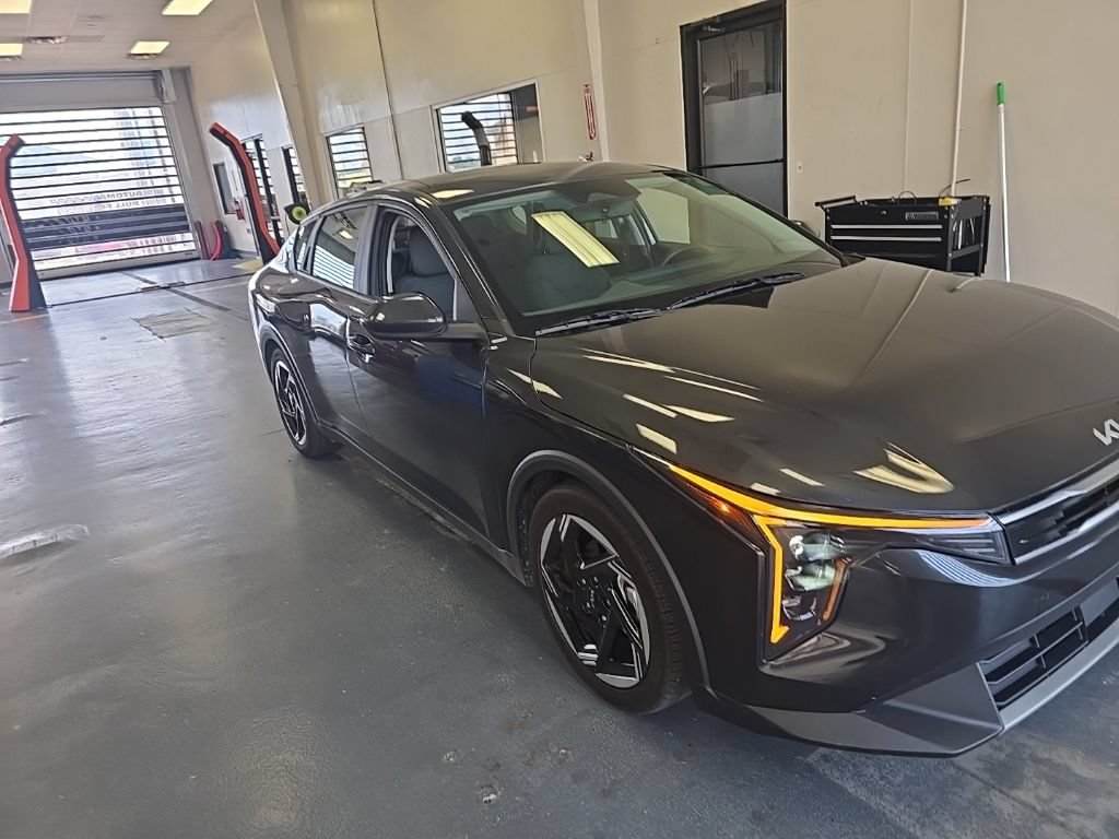 Used 2025 Kia K4 EX FWD image 2