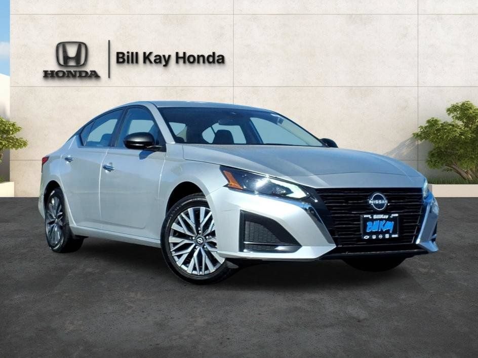 Used 2024 Nissan Altima 2.5 SV AWD/4WD image 1