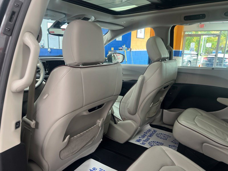 Used 2019 Chrysler Pacifica Limited FWD image 18