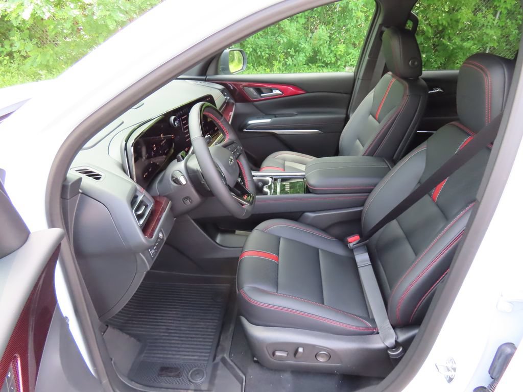 New 2026 Chevrolet Traverse RS w/ LPO, Floor Liner Package AWD/4WD image 24