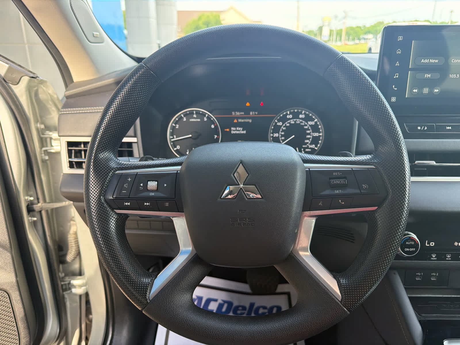 Used 2025 Mitsubishi Outlander ES FWD image 14