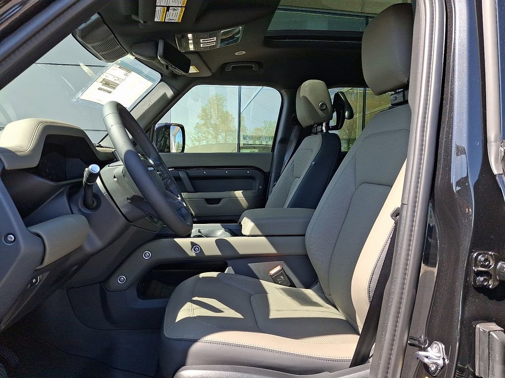 New 2026 Land Rover Defender 110 S AWD/4WD image 9