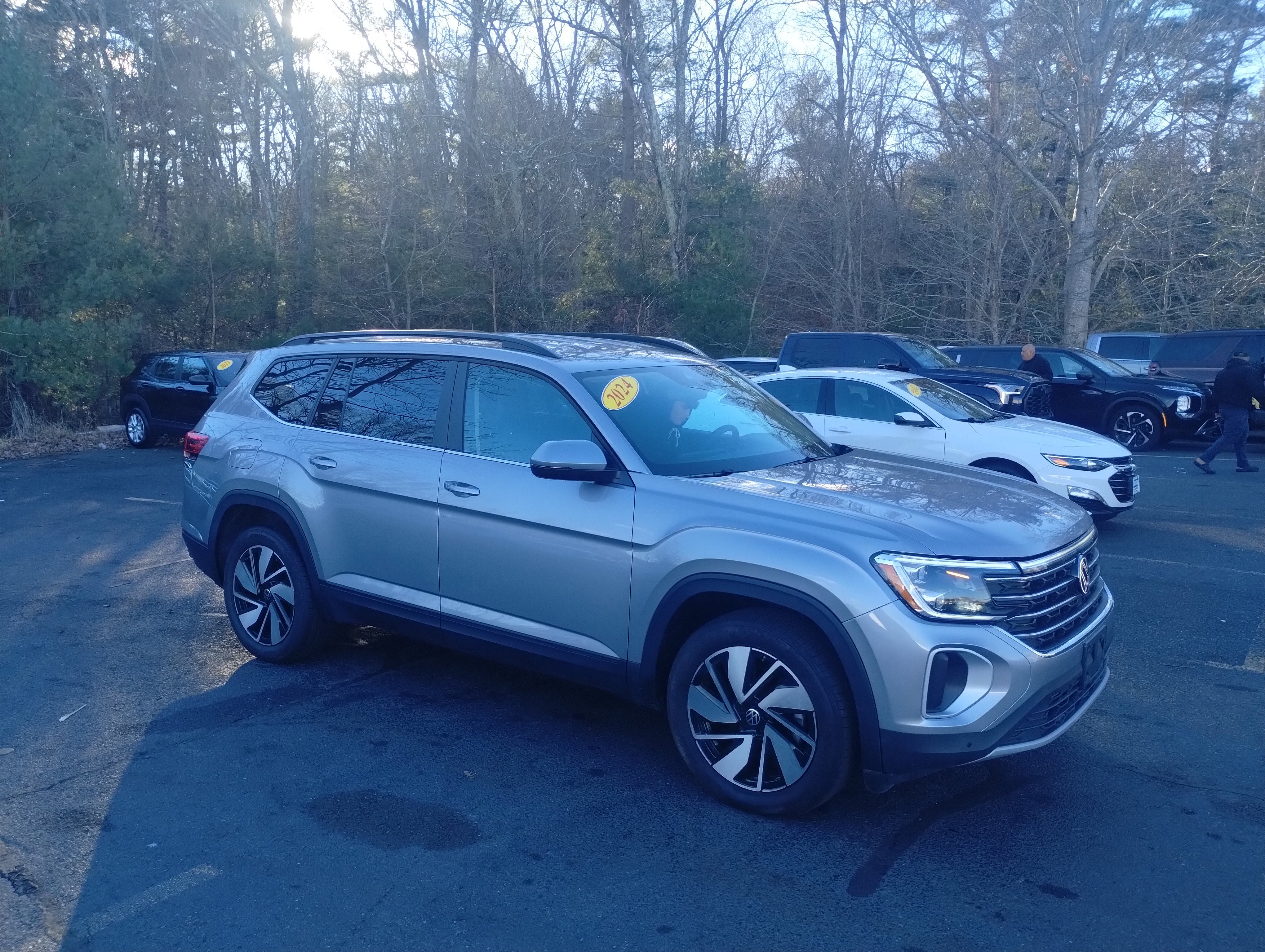 Used 2024 Volkswagen Atlas SE image 1