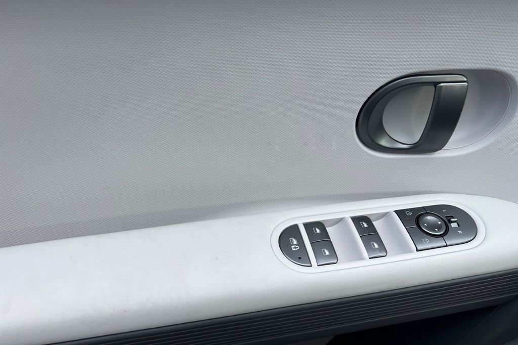 New 2026 Hyundai Ioniq 5 SE image 9