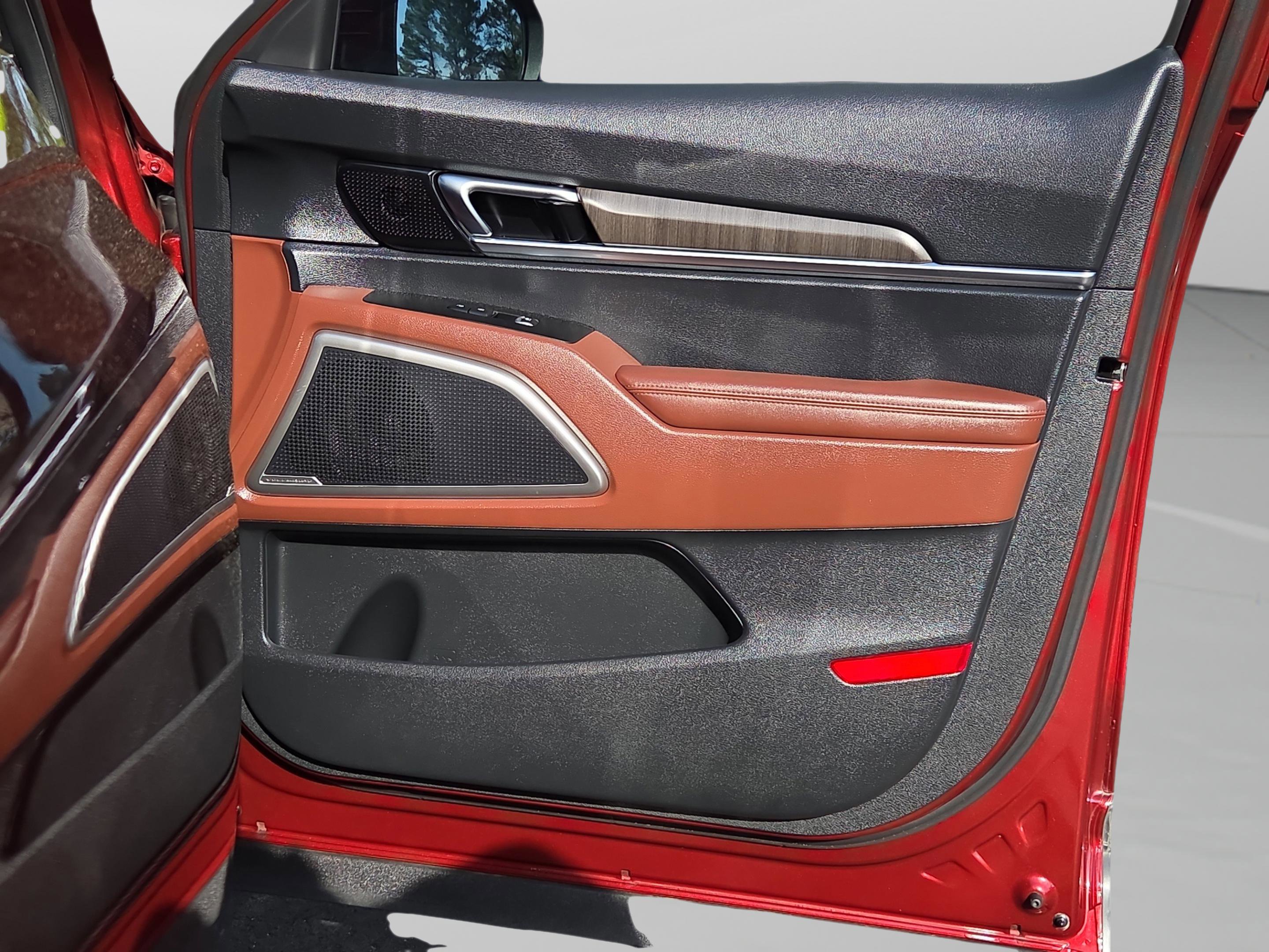 Used 2023 Kia Telluride EX w/ EX Captain's Chair Package image 41