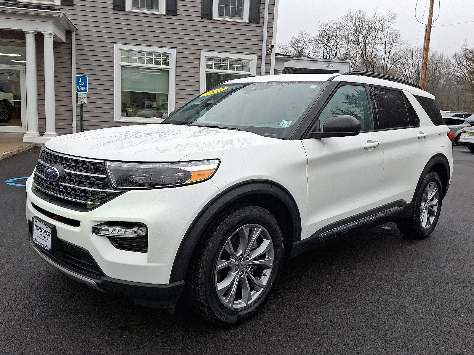 Used 2023 Ford Explorer XLT w/ Equipment Group 202A AWD/4WD image 1