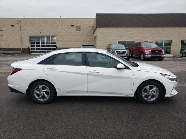 Used 2023 Hyundai Elantra SE w/ Winter Weather Package image 6