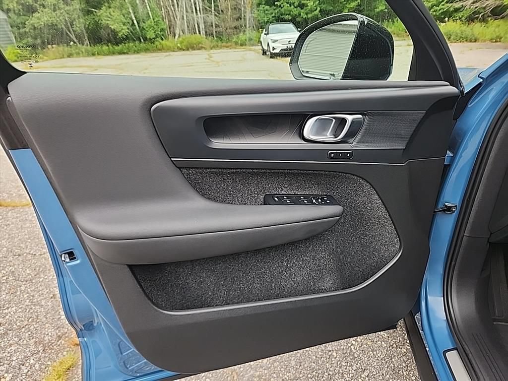 Certified 2023 Volvo C40 P8 Recharge Plus w/ Climate Package AWD/4WD image 27