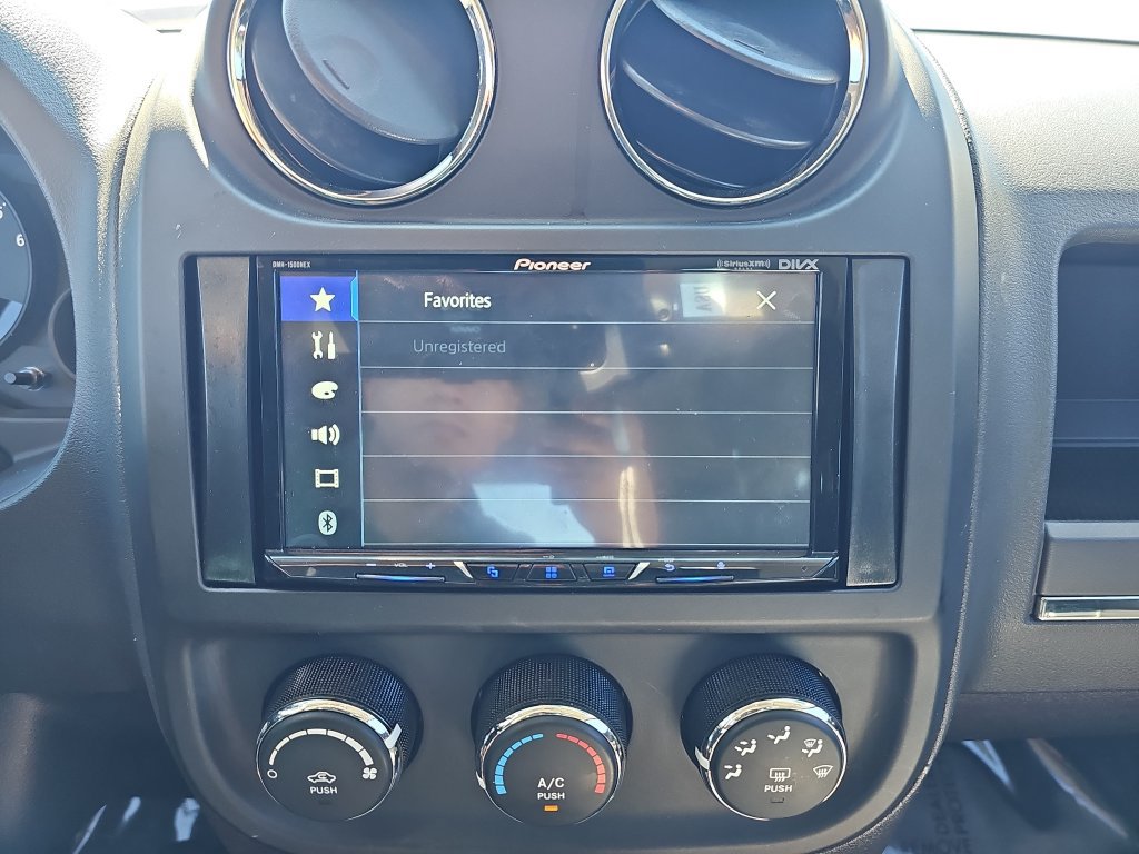 Used 2012 Jeep Compass Latitude FWD image 22
